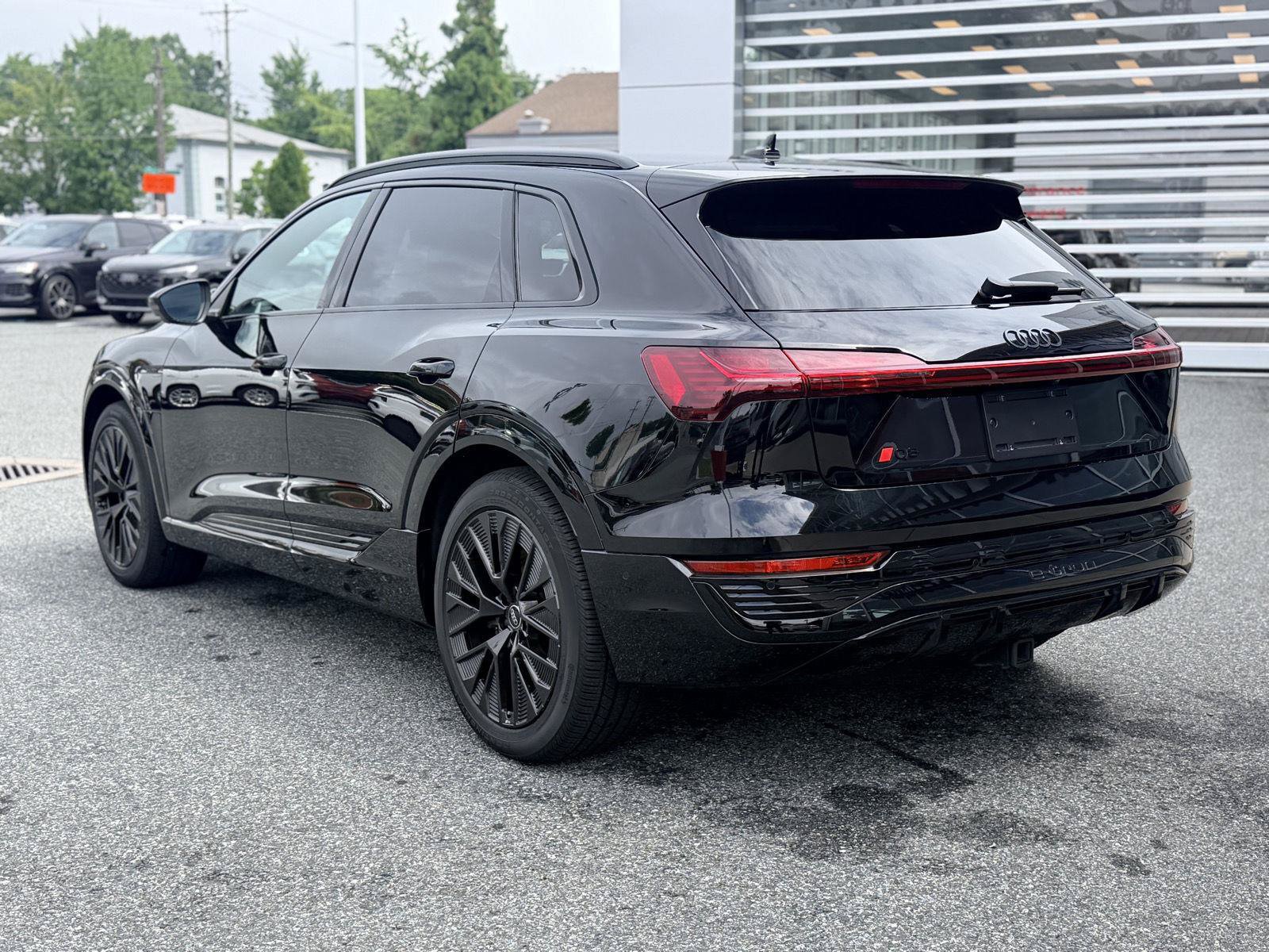 Certified 2024 Audi Q8 e-tron Premium w/ Prestige Package AWD/4WD image 4