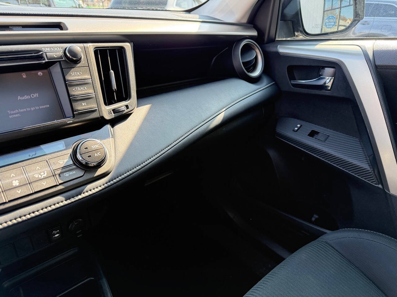 Used 2015 Toyota RAV4 XLE AWD/4WD image 70