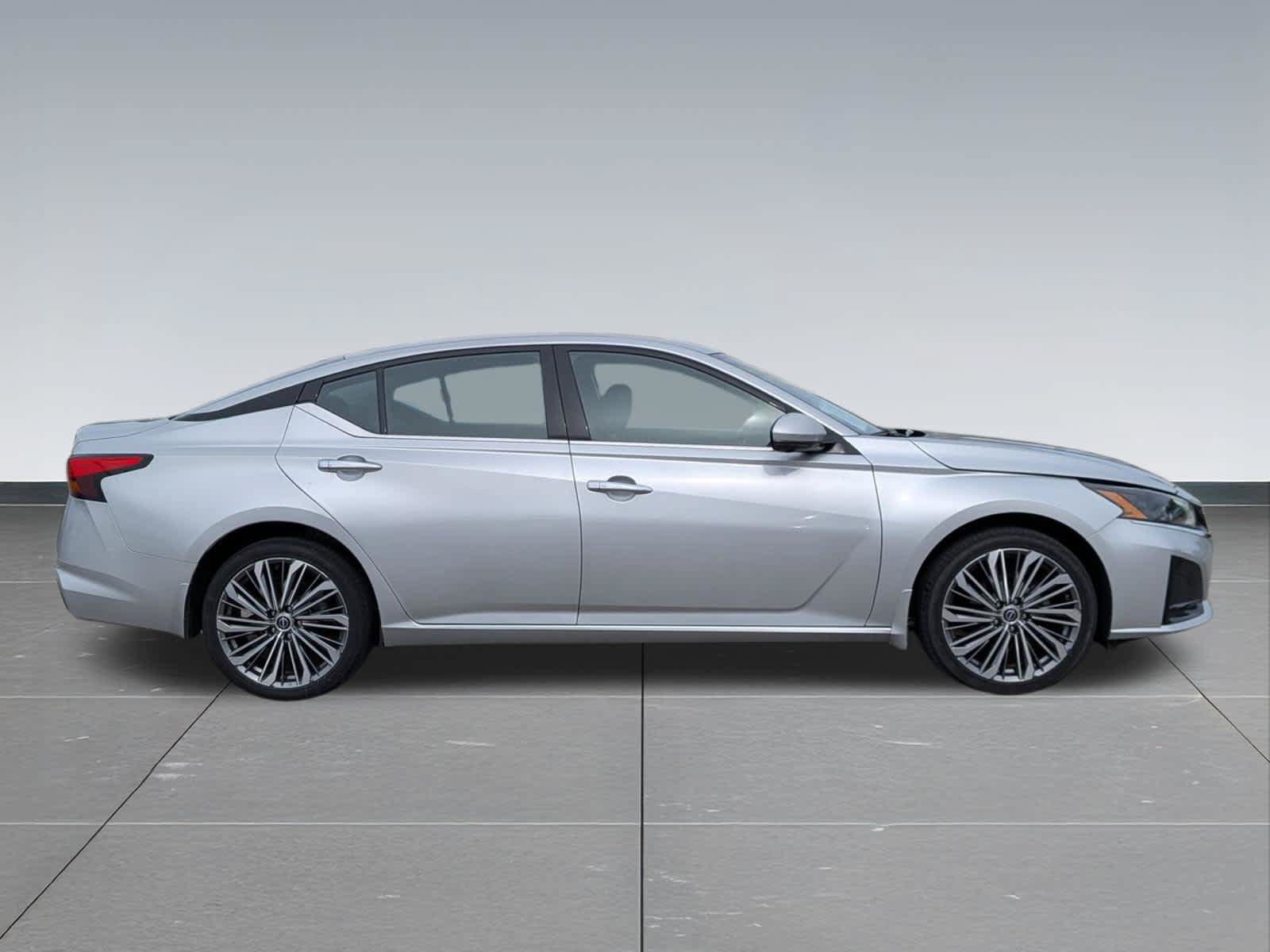 Used 2023 Nissan Altima 2.5 SL AWD/4WD image 7