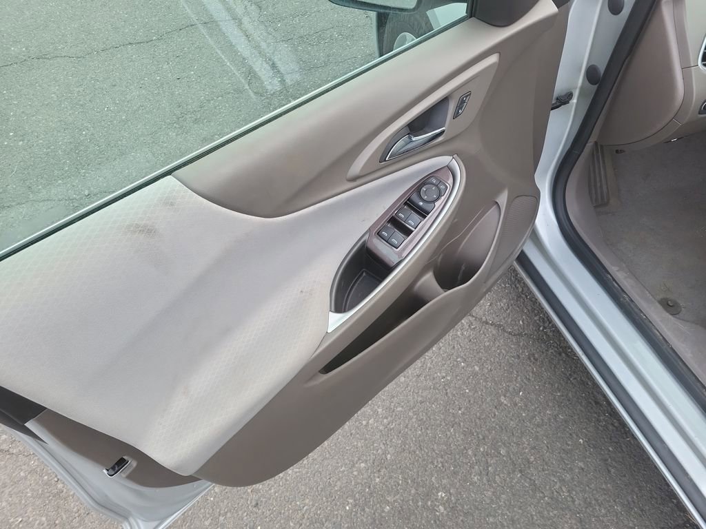 Used 2021 Chevrolet Malibu LS image 12