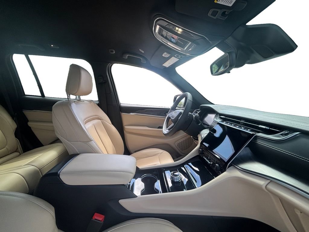 Used 2023 Jeep Grand Cherokee Limited image 15