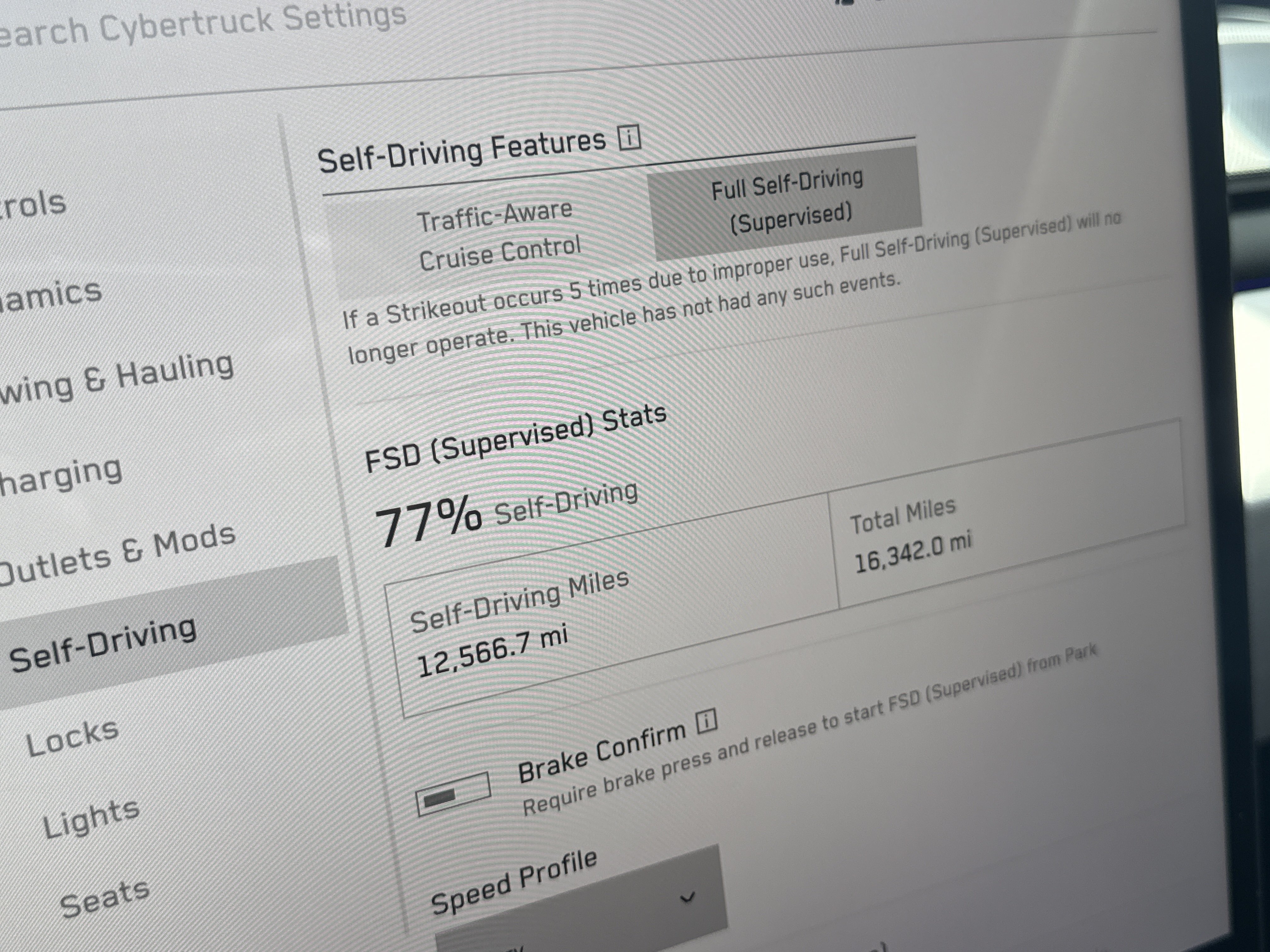 Used 2024 Tesla Cybertruck AWD Crew Cab image 9