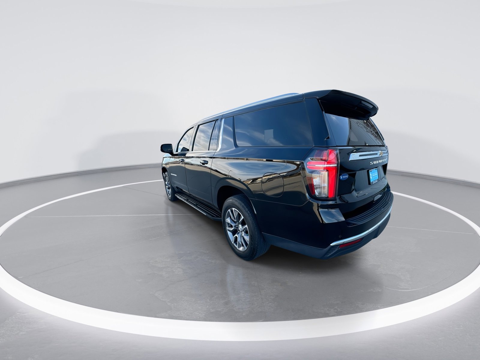 Used 2023 Chevrolet Suburban LT w/ LT Signature Package image 6