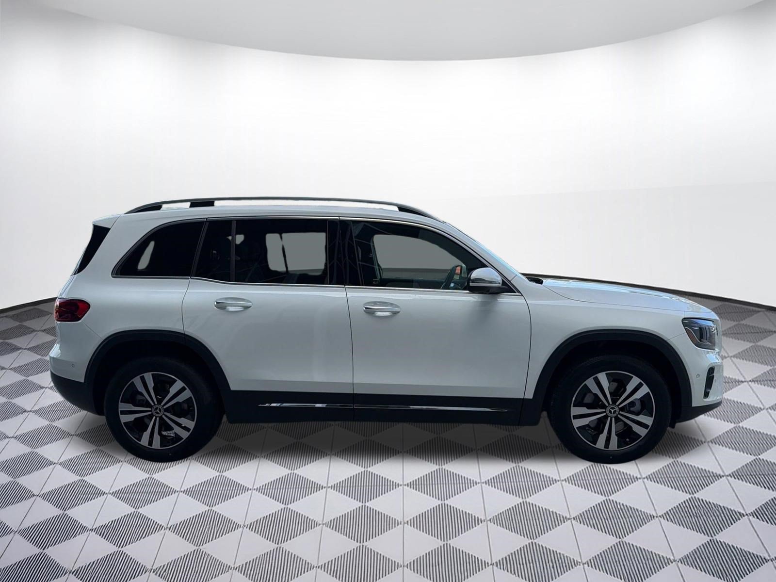 Used 2026 Mercedes-Benz GLB 250 image 8