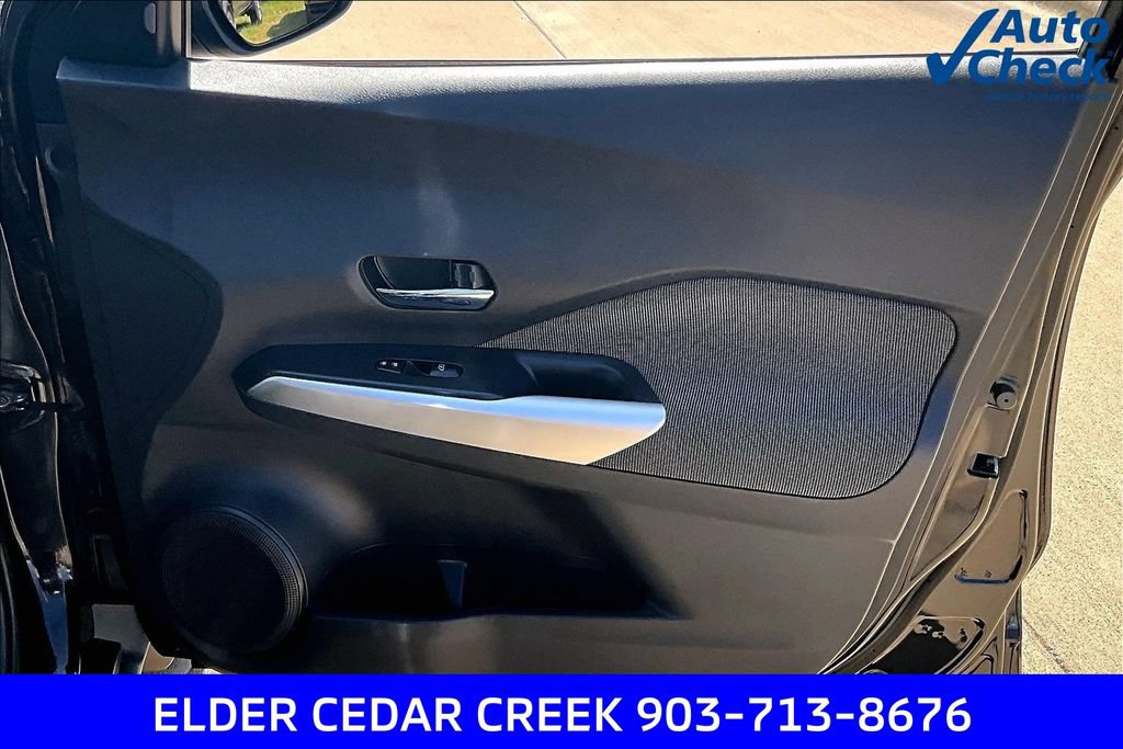 Used 2018 Nissan Kicks SV FWD image 25