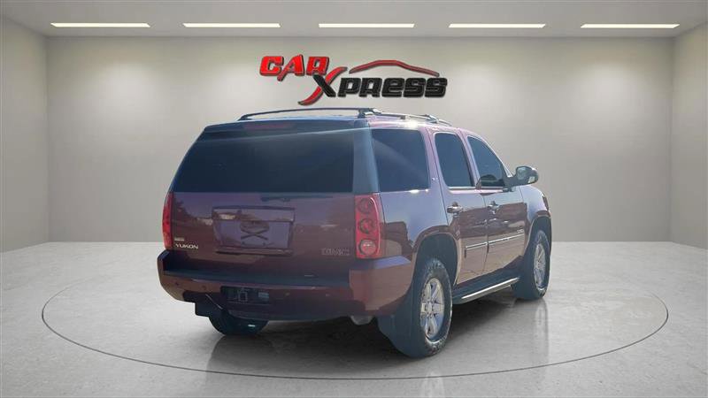 Used 2011 GMC Yukon SLT w/ SLT-2 Equipment Package image 10