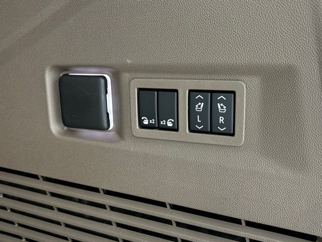 New 2026 GMC Yukon Denali w/ Denali Reserve Package image 13