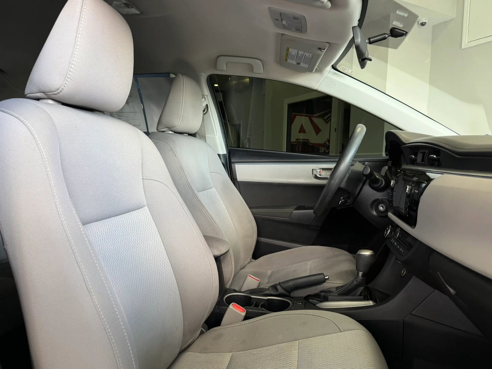 Used 2016 Toyota Corolla LE FWD image 19
