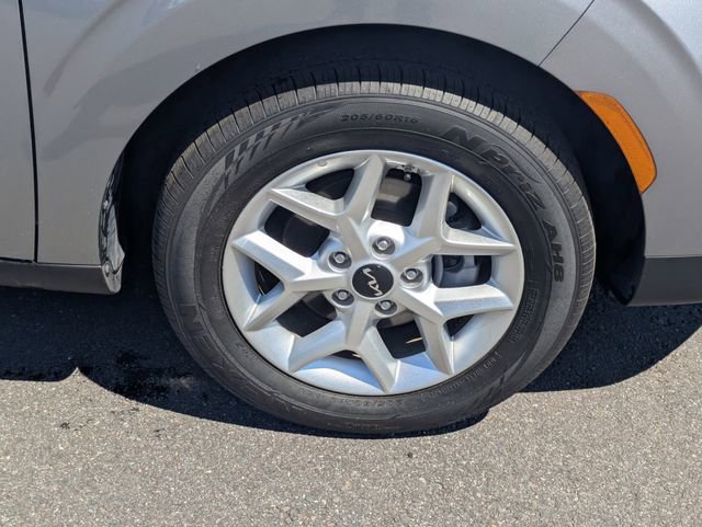 Used 2025 Kia Soul LX image 11