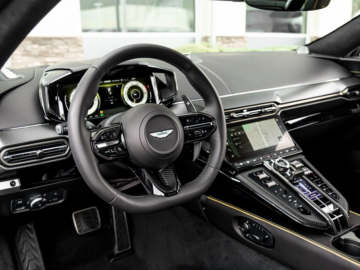 Used 2026 Aston Martin V8 Vantage Convertible RWD image 17