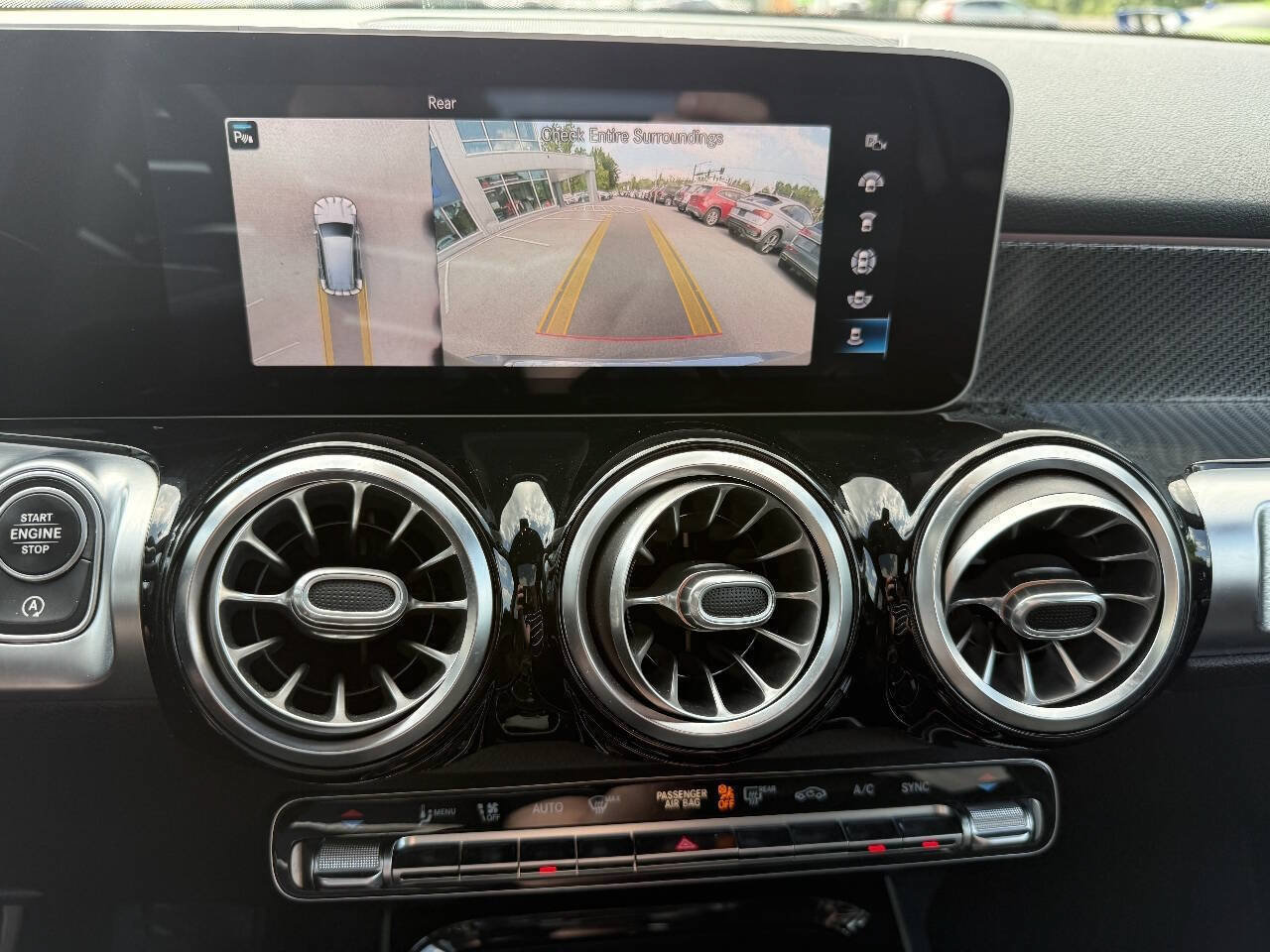 Used 2021 Mercedes-Benz GLB 250 4MATIC image 27