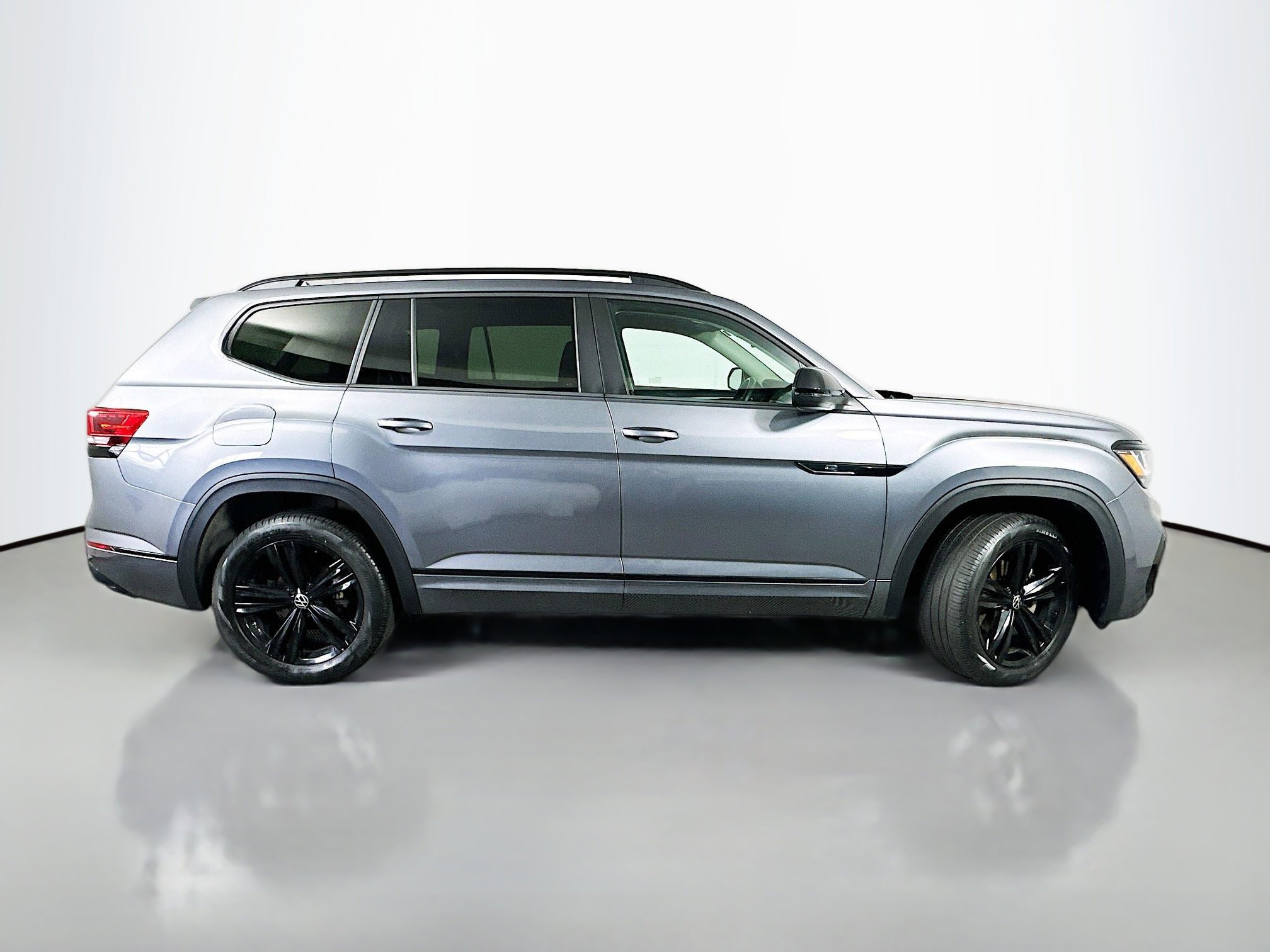 Certified 2023 Volkswagen Atlas SEL R-Line AWD/4WD image 8