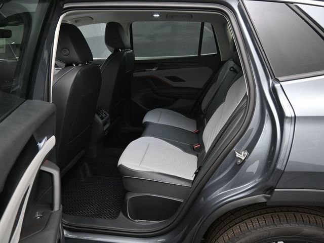 New 2026 Volkswagen Tiguan SE image 11