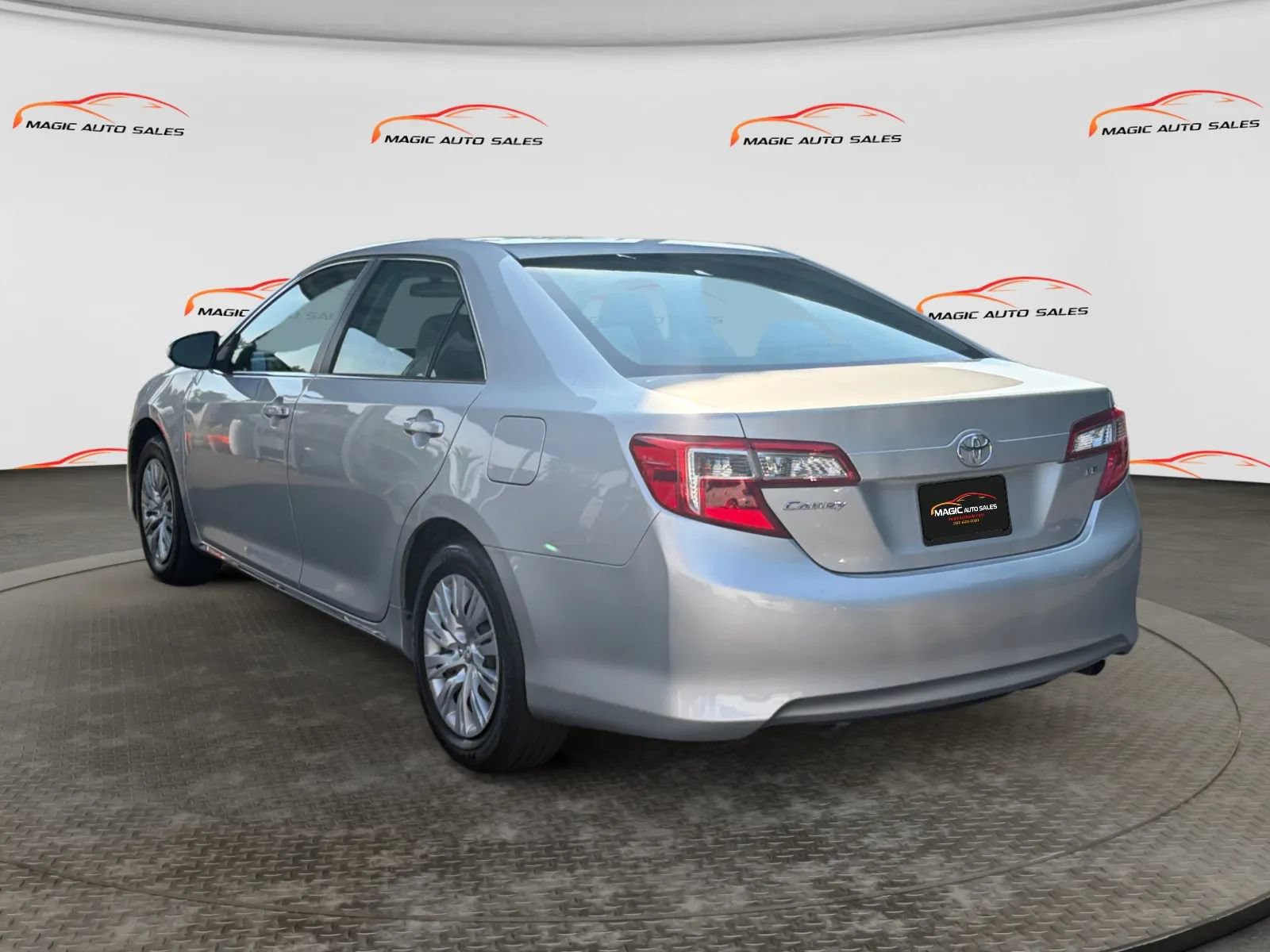 Used 2012 Toyota Camry LE FWD image 8