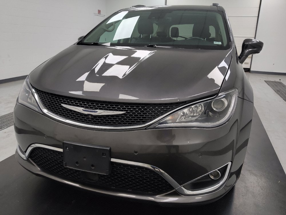 Used 2018 Chrysler Pacifica Touring-L Plus w/ Advanced Safetytec Group FWD image 15