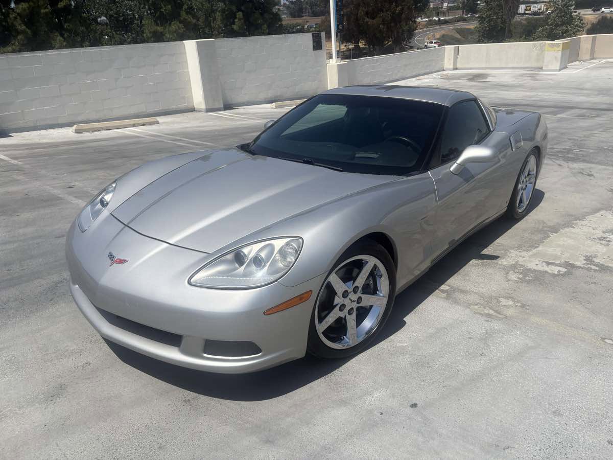 Used 2008 Chevrolet Corvette Coupe w/ Preferred Equipment Group RWD image 4