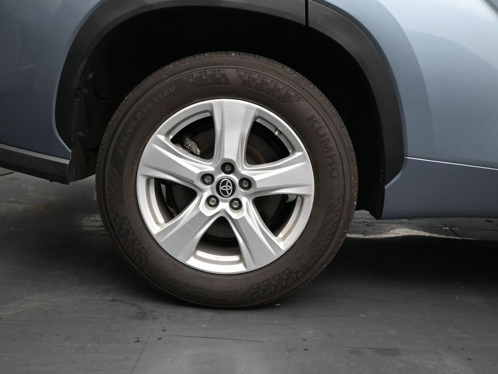 Used 2023 Toyota Highlander LE image 10