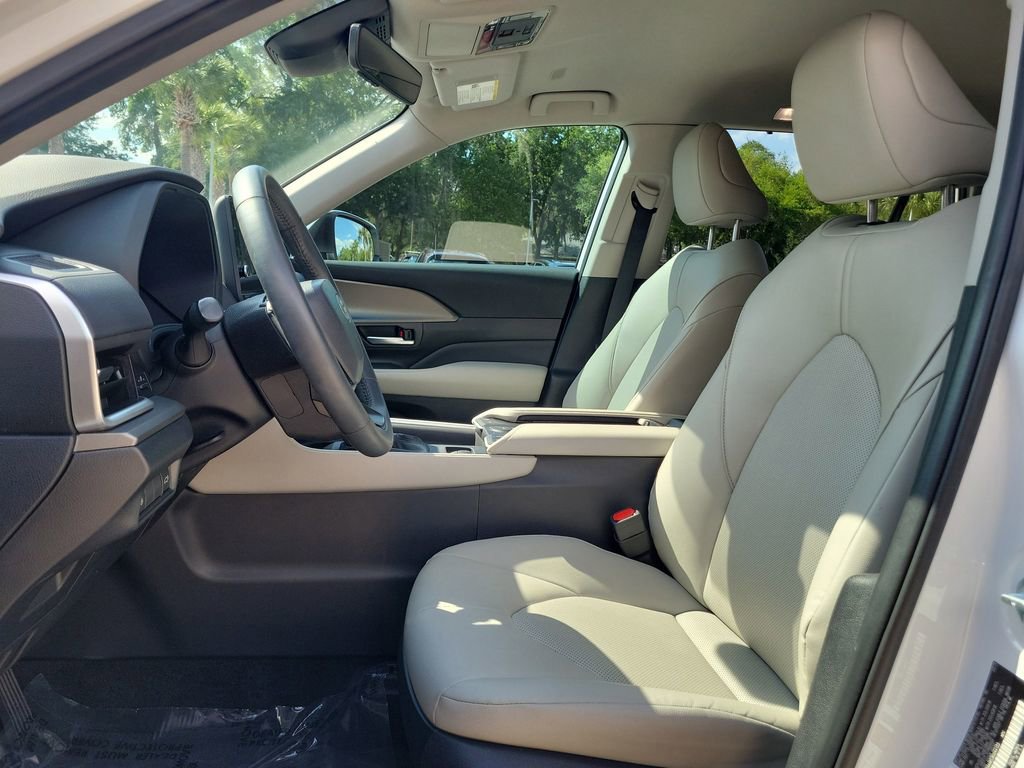 Used 2024 Toyota Grand Highlander AWD image 17