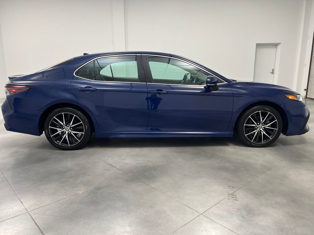 Used 2024 Toyota Camry SE image 8