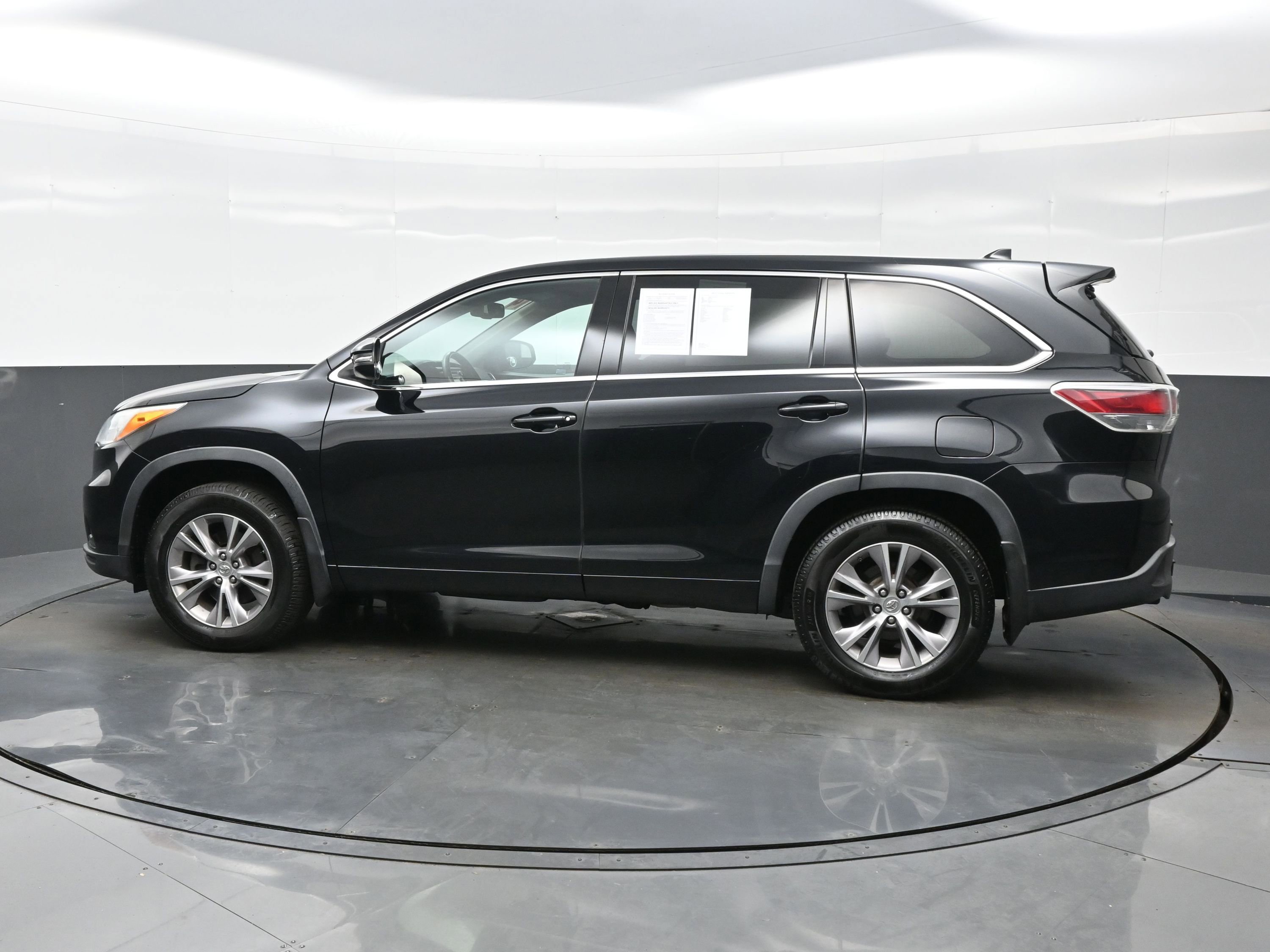 Used 2014 Toyota Highlander Plus AWD/4WD image 3