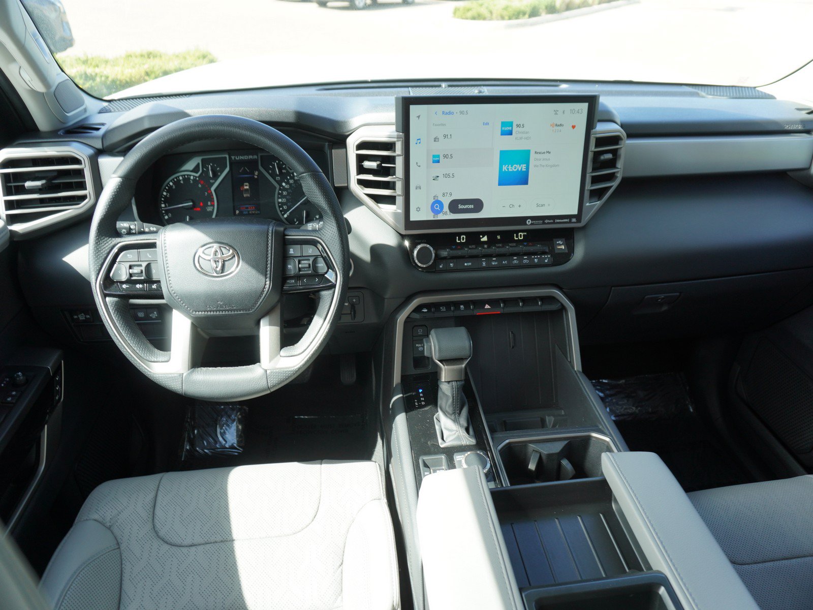 Used 2023 Toyota Tundra Limited AWD/4WD image 2