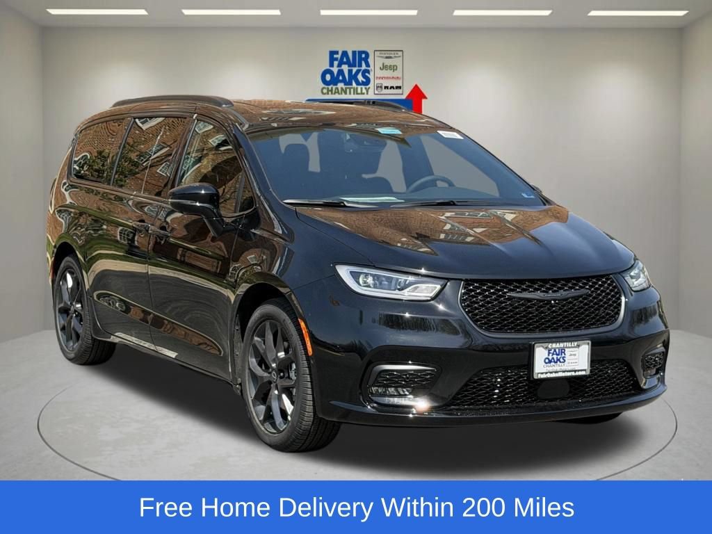 New 2026 Chrysler Pacifica Select w/ S Appearance Package