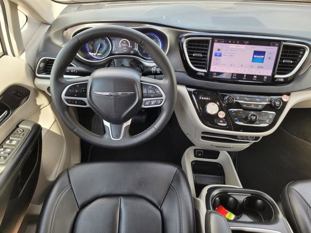 Used 2024 Chrysler Pacifica Touring-L image 12
