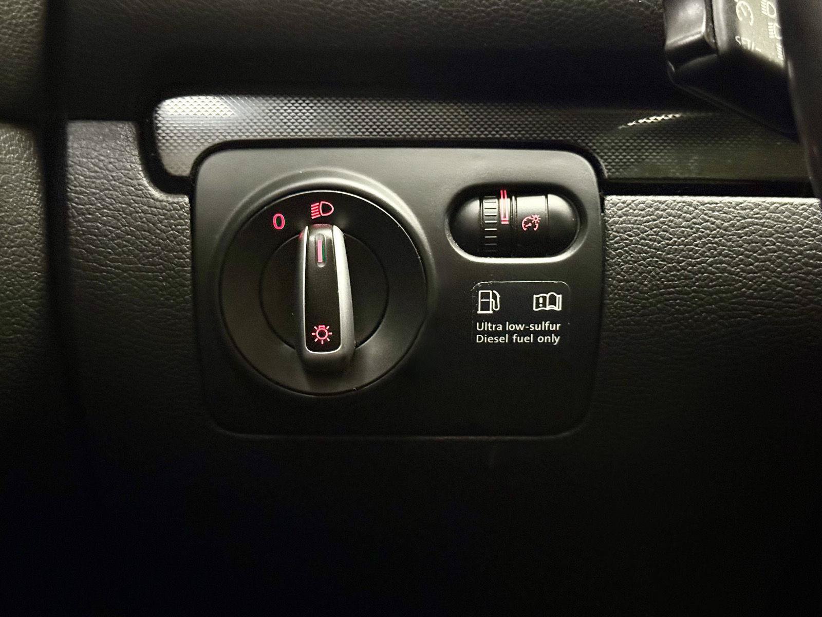 Used 2012 Volkswagen Jetta TDI FWD image 18