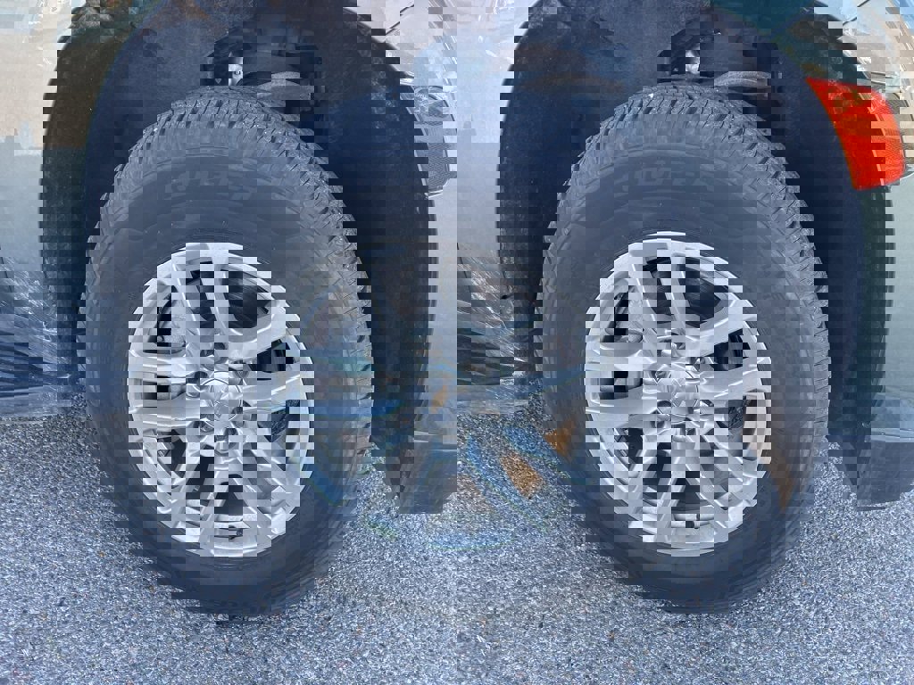 Used 2024 Chevrolet Suburban LT image 6