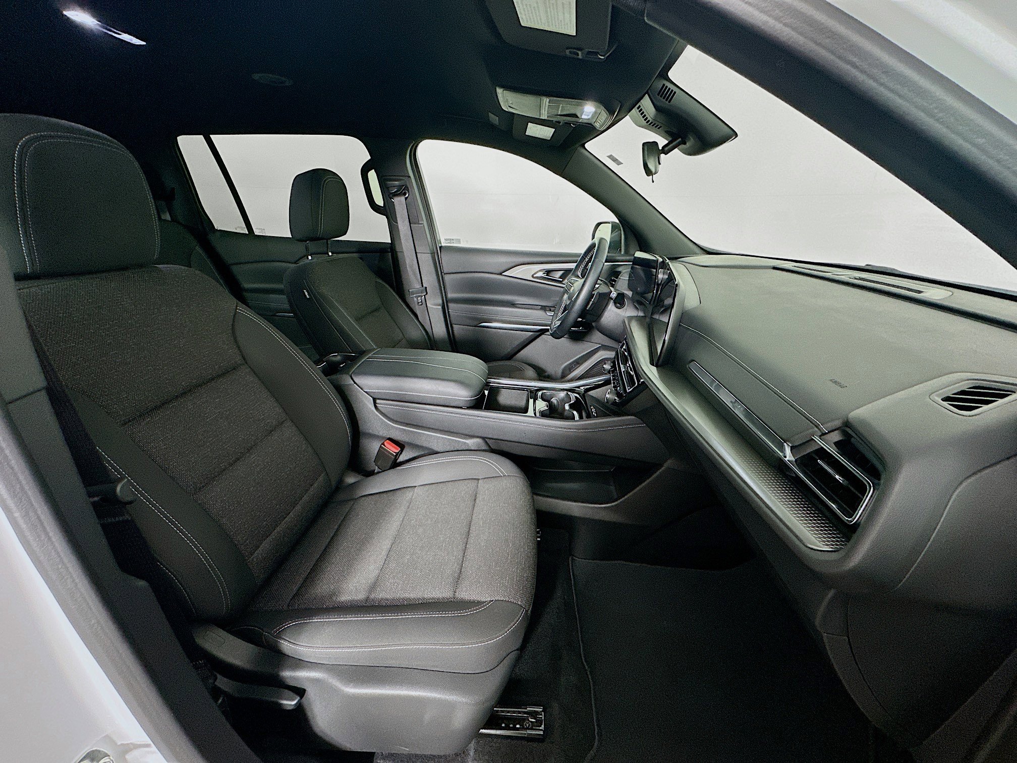 Used 2025 Chevrolet Traverse LT image 34