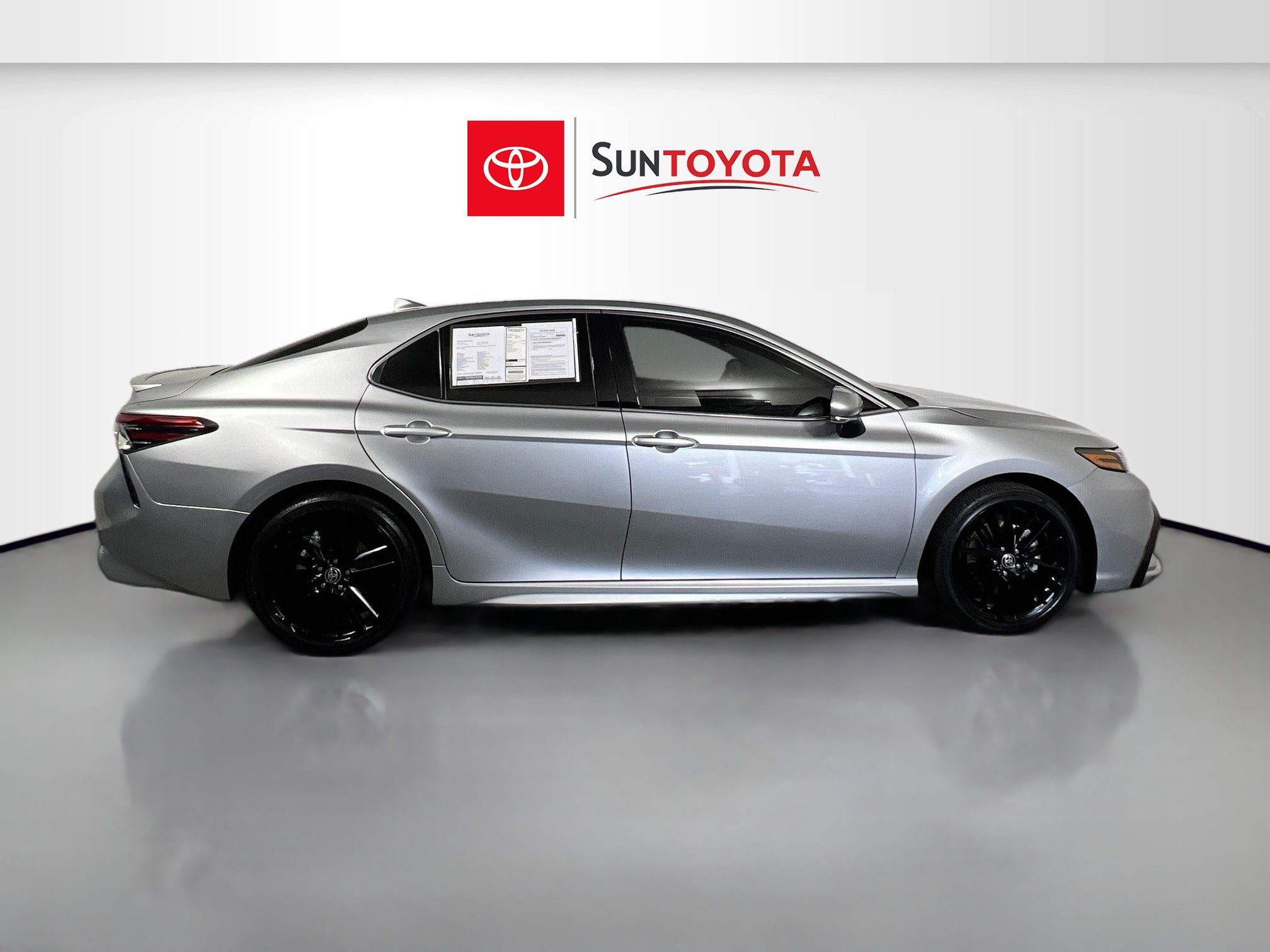Used 2024 Toyota Camry XSE FWD image 2