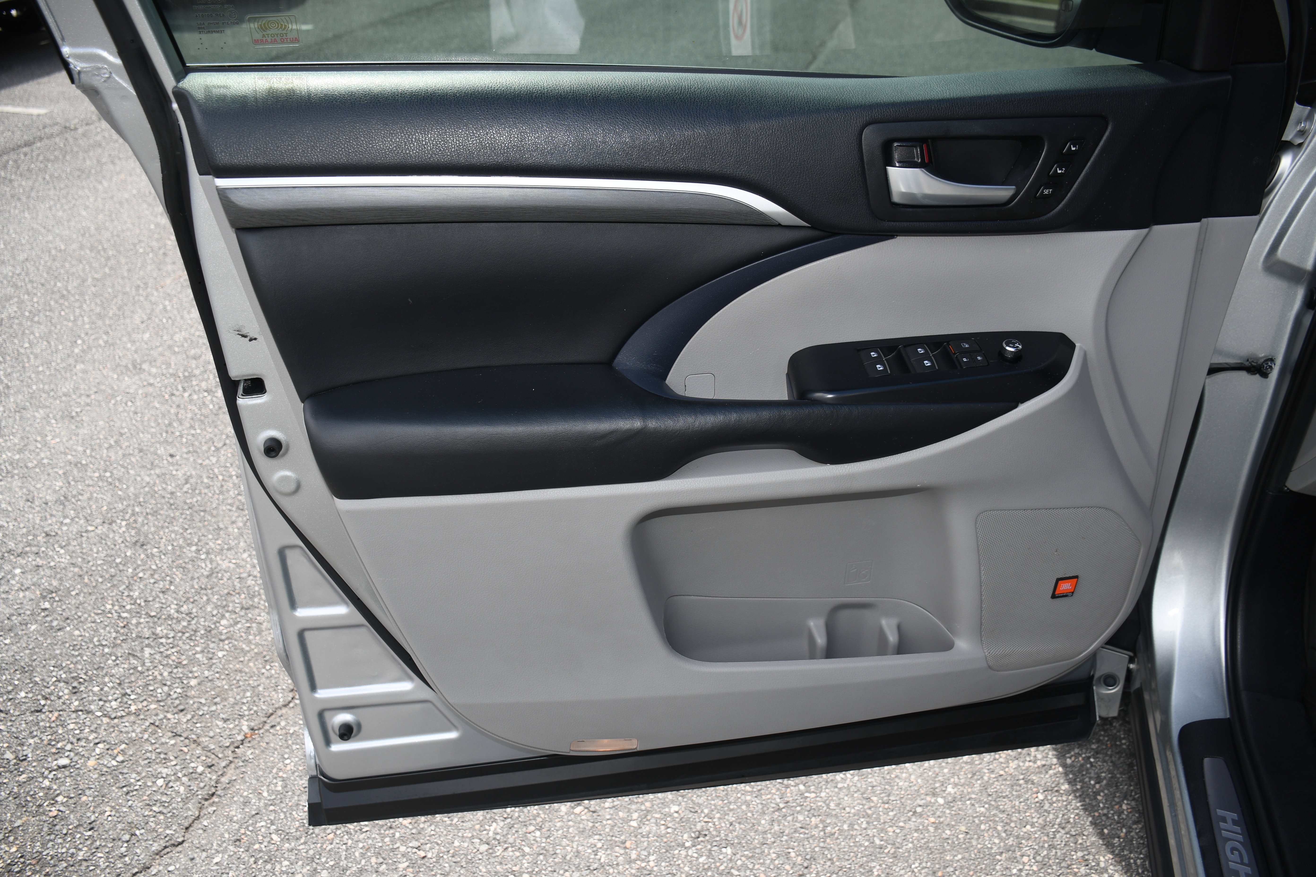 Used 2019 Toyota Highlander Limited FWD image 10