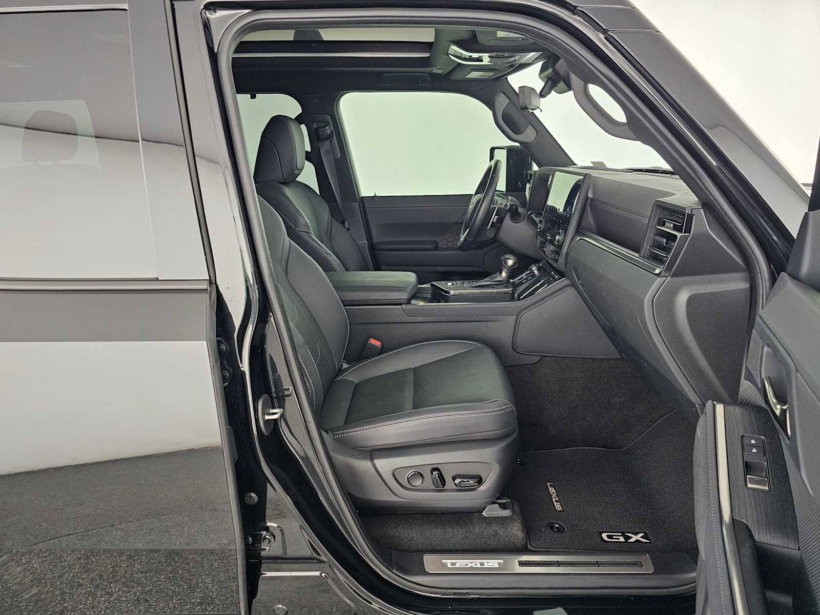 Used 2024 Lexus GX 550 w/ Accessory Package (2T) image 10