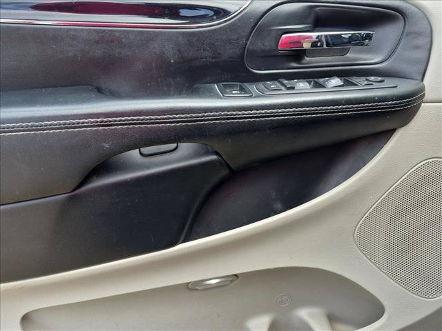 Used 2019 Dodge Grand Caravan SXT FWD image 11