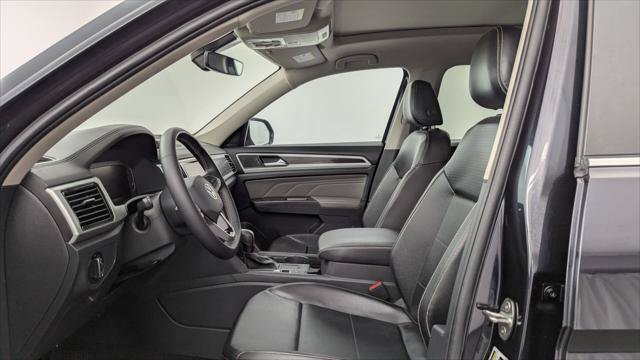 Used 2022 Volkswagen Atlas SE w/ Panoramic Sunroof Package FWD image 14