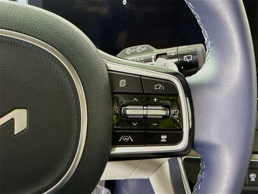 Used 2026 Kia Carnival EX image 23