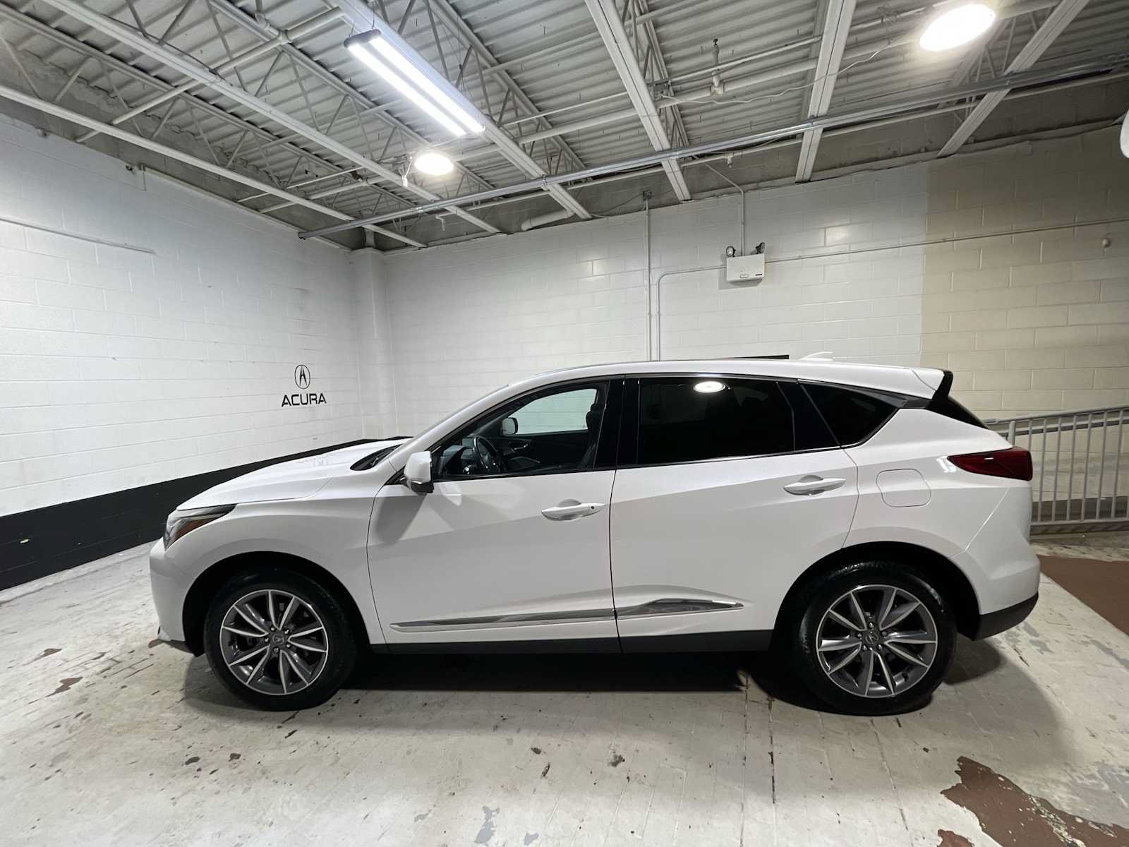Used 2024 Acura RDX w/ Technology Package AWD/4WD image 3