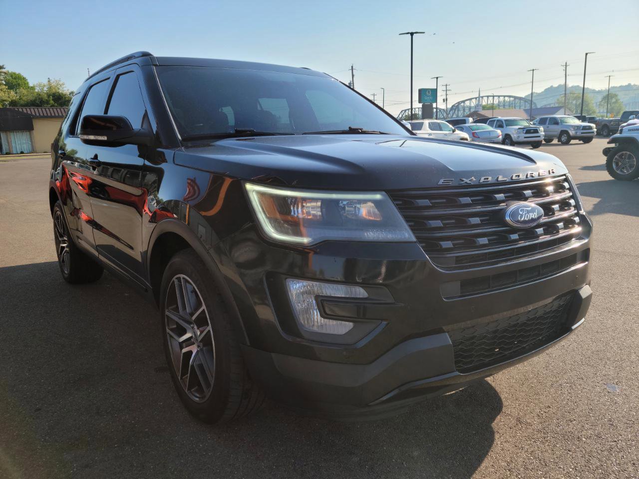 Used 2017 Ford Explorer Sport AWD/4WD image 3
