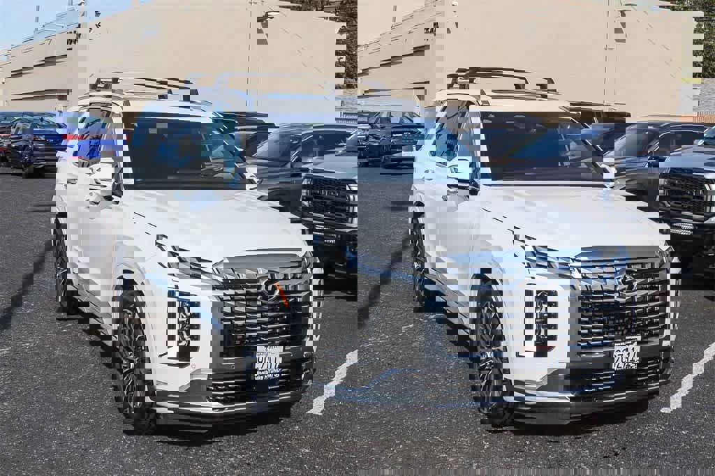 Used 2023 Hyundai Palisade Calligraphy image 3