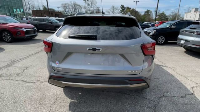 Used 2024 Chevrolet Trax ACTIV w/ Sunroof Package image 9
