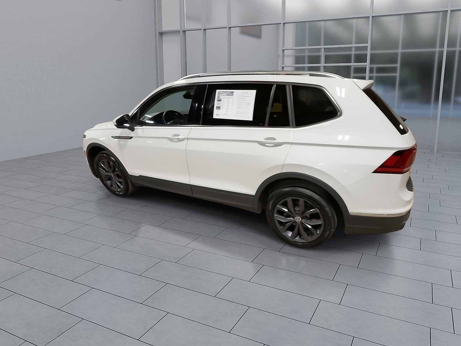 Used 2022 Volkswagen Tiguan SE image 6