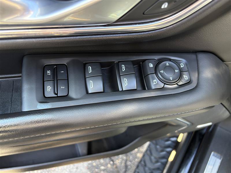 Used 2022 Chevrolet Suburban Z71 w/ Luxury Package AWD/4WD image 10