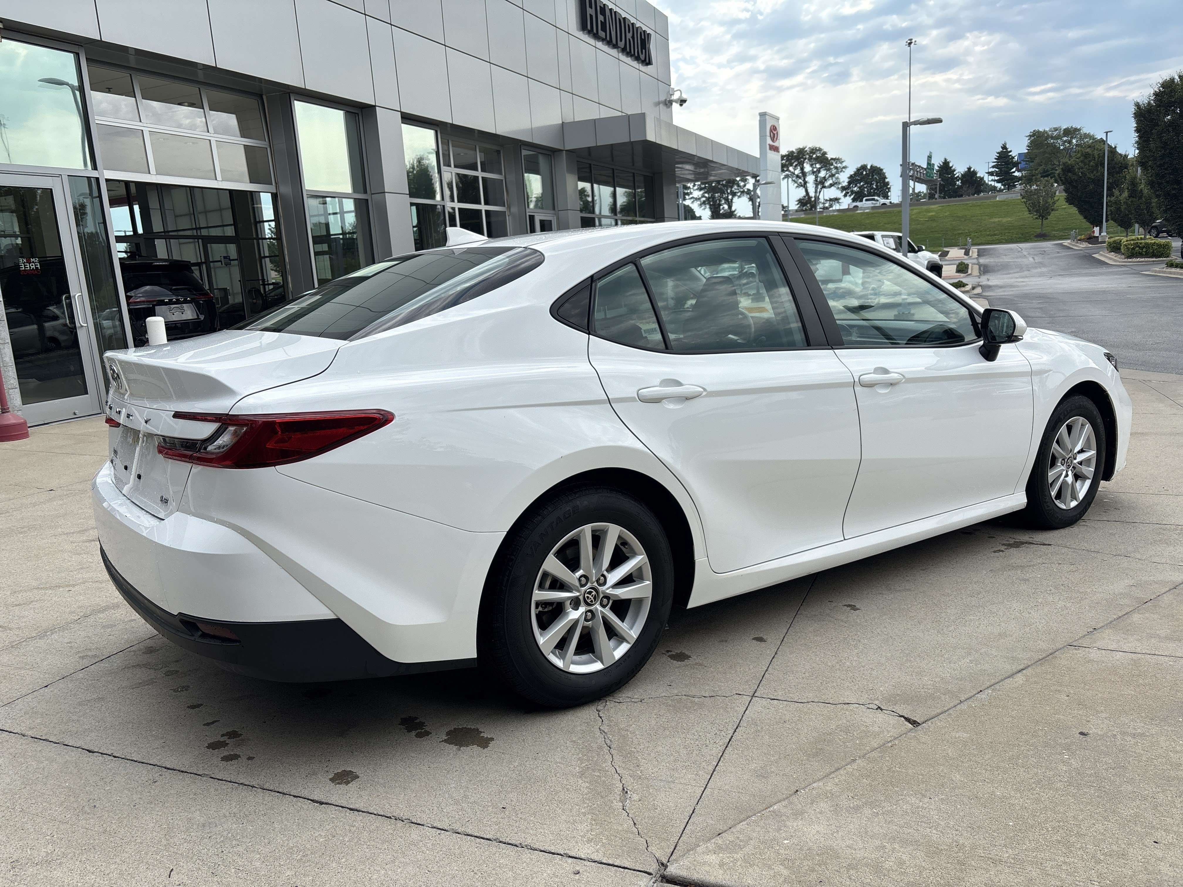 Used 2025 Toyota Camry Hybrid FWD image 6