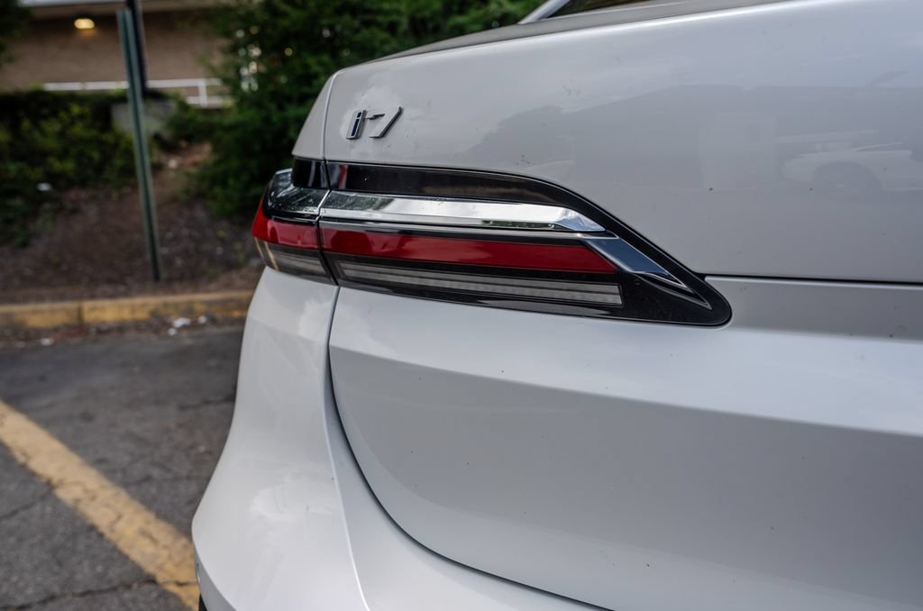 Used 2023 BMW i7 xDrive60 AWD/4WD image 30