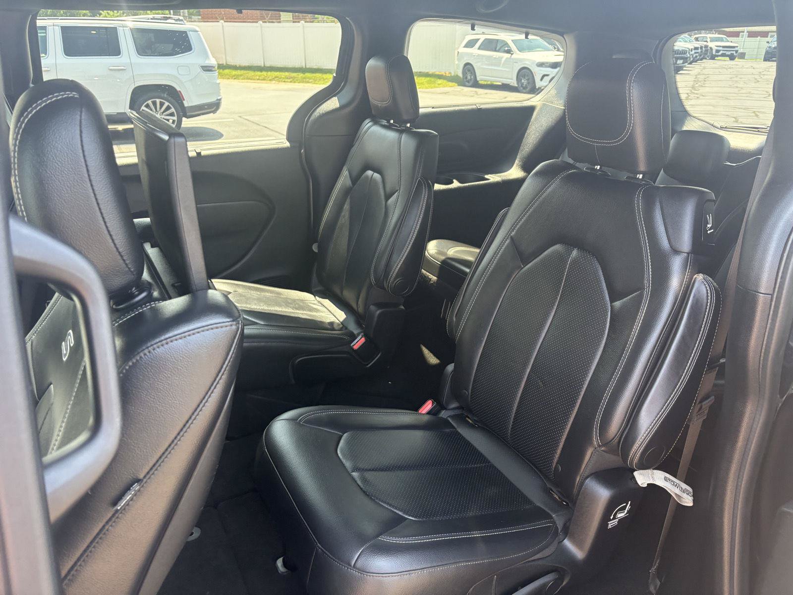 Used 2018 Chrysler Pacifica Touring-L Plus w/ S Appearance Package FWD image 10