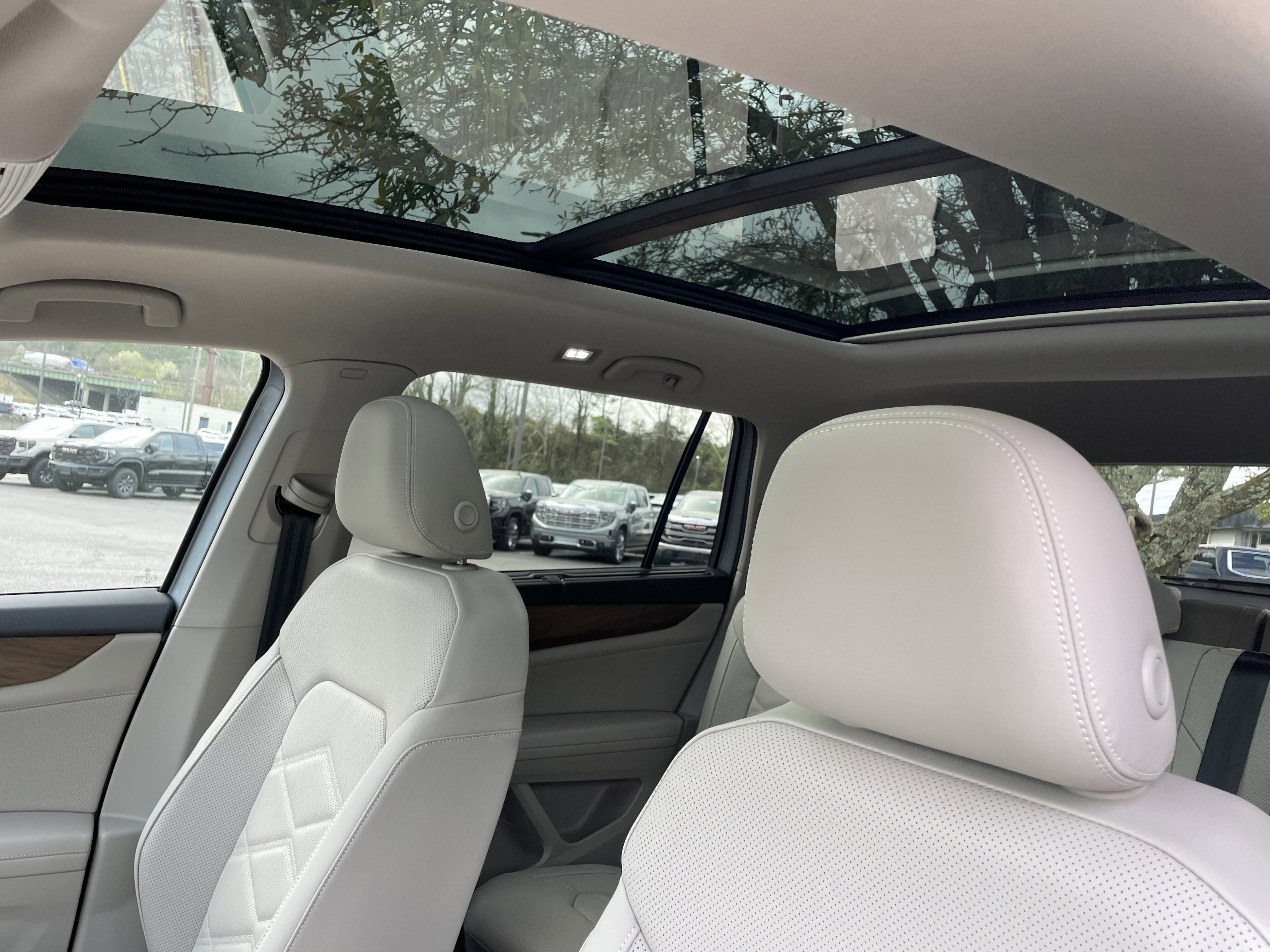 New 2026 Volkswagen Atlas SE image 17
