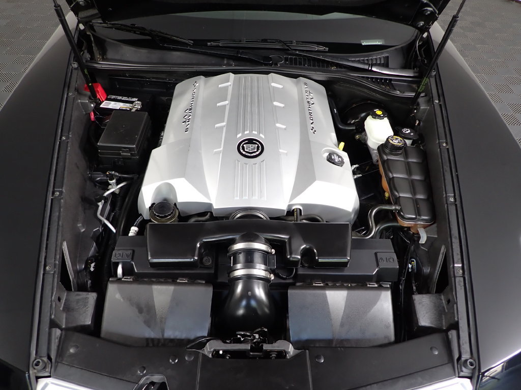 Used 2005 Cadillac XLR RWD image 34