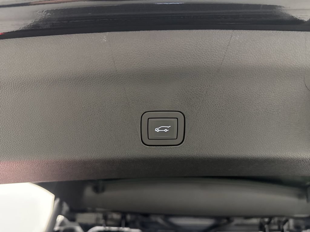 Used 2025 Chevrolet Tahoe Premier AWD/4WD image 25