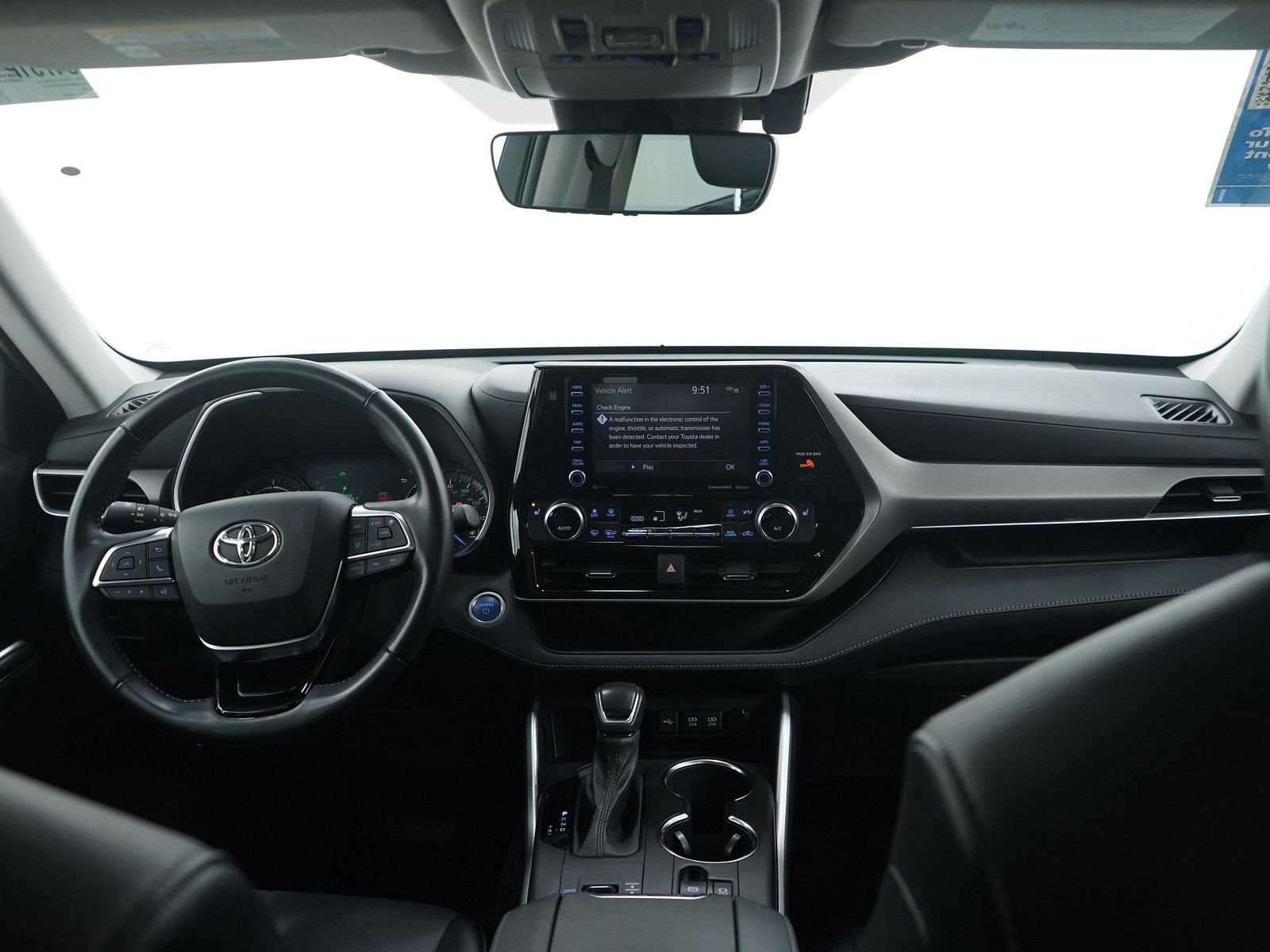 Used 2021 Toyota Highlander XLE image 13