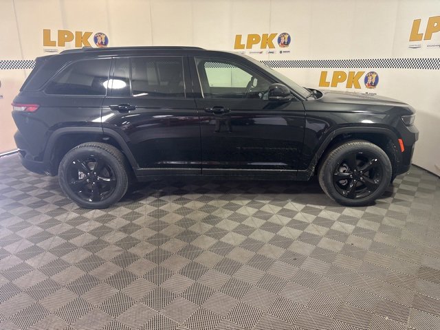 New 2025 Jeep Grand Cherokee Limited w/ Black Appearance Package image 2